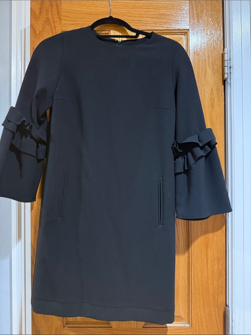Black Long-Sleeve Shift Dress with Ruffle Sleeves - Room no 8 Japanese